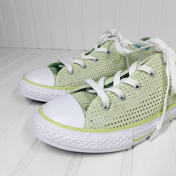 NEW Converse Chuck Taylor All Star Perforated JUNIOR shoe size 4 F41 - Picture 7 of 15
